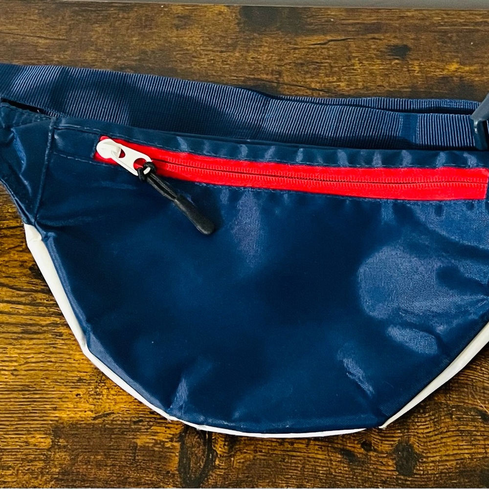 Vintage U.S. Polo Assn. Blue and White Belt Bag with Red Accent - Picture 7 of 9